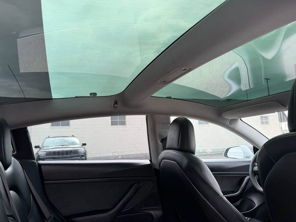 Used 2020 Tesla Model 3 Standard Range image 12