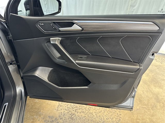 Used 2024 Volkswagen Tiguan SEL R-Line image 27