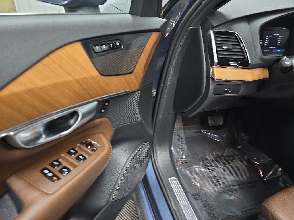 Used 2024 Volvo XC90 B6 Plus w/ Protection Package AWD/4WD image 28