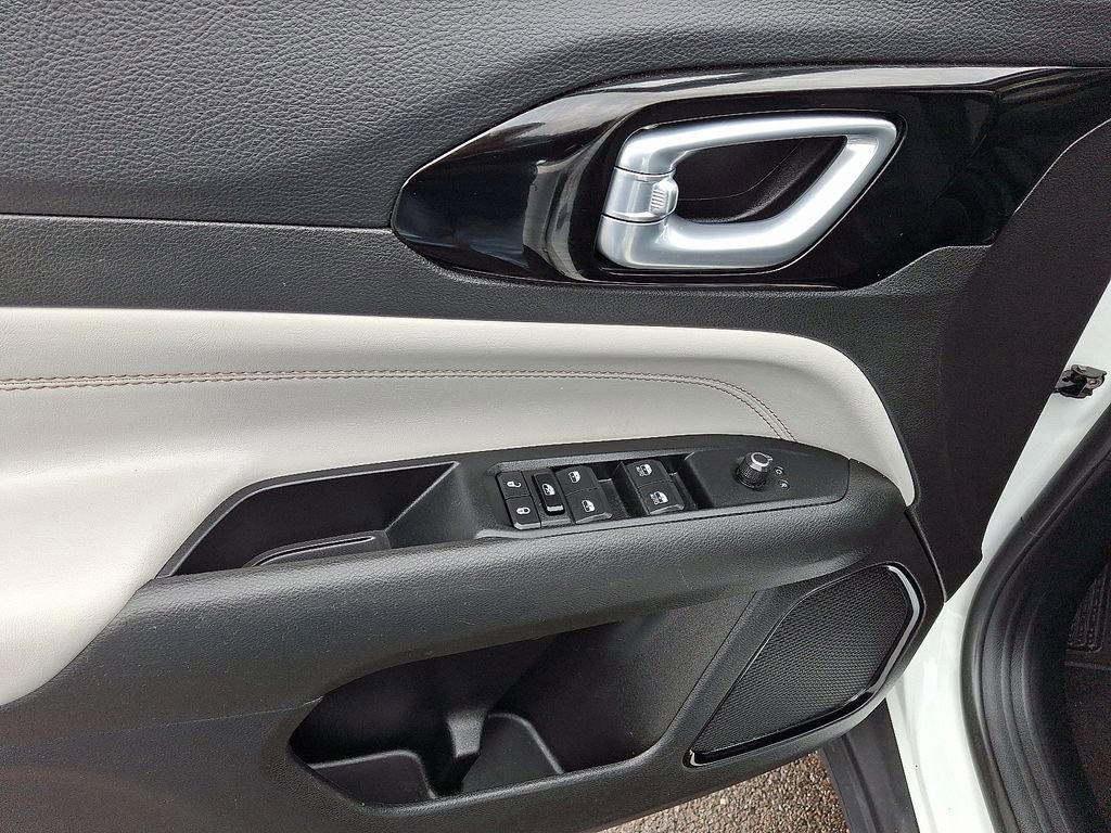 Used 2022 Jeep Compass Limited image 13
