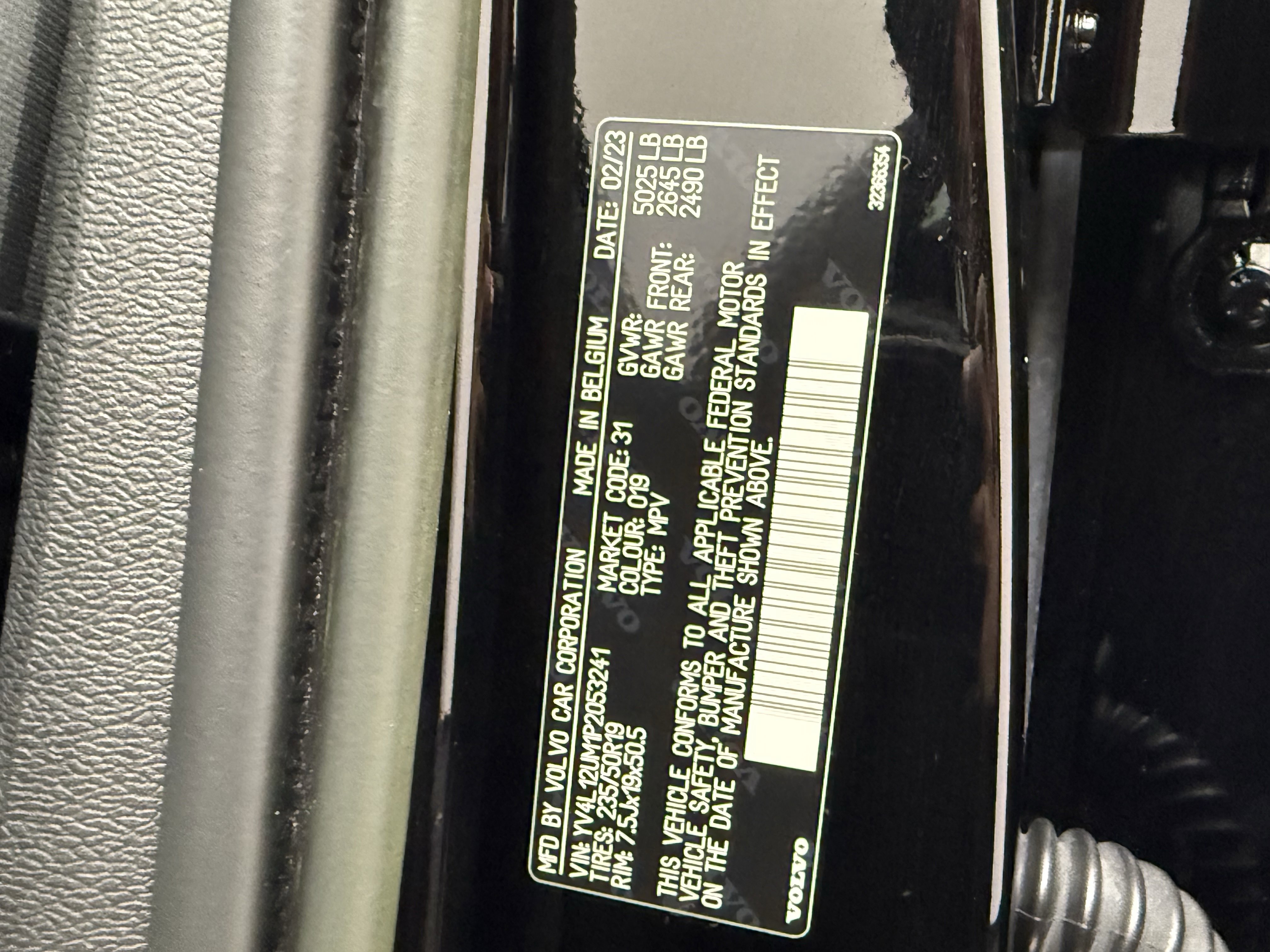 Certified 2023 Volvo XC40 B5 Ultimate w/ Protection Package Premier image 28