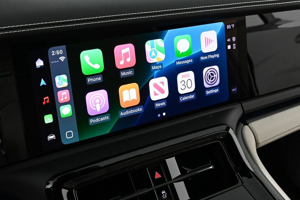 Used 2025 Porsche Panamera image 16