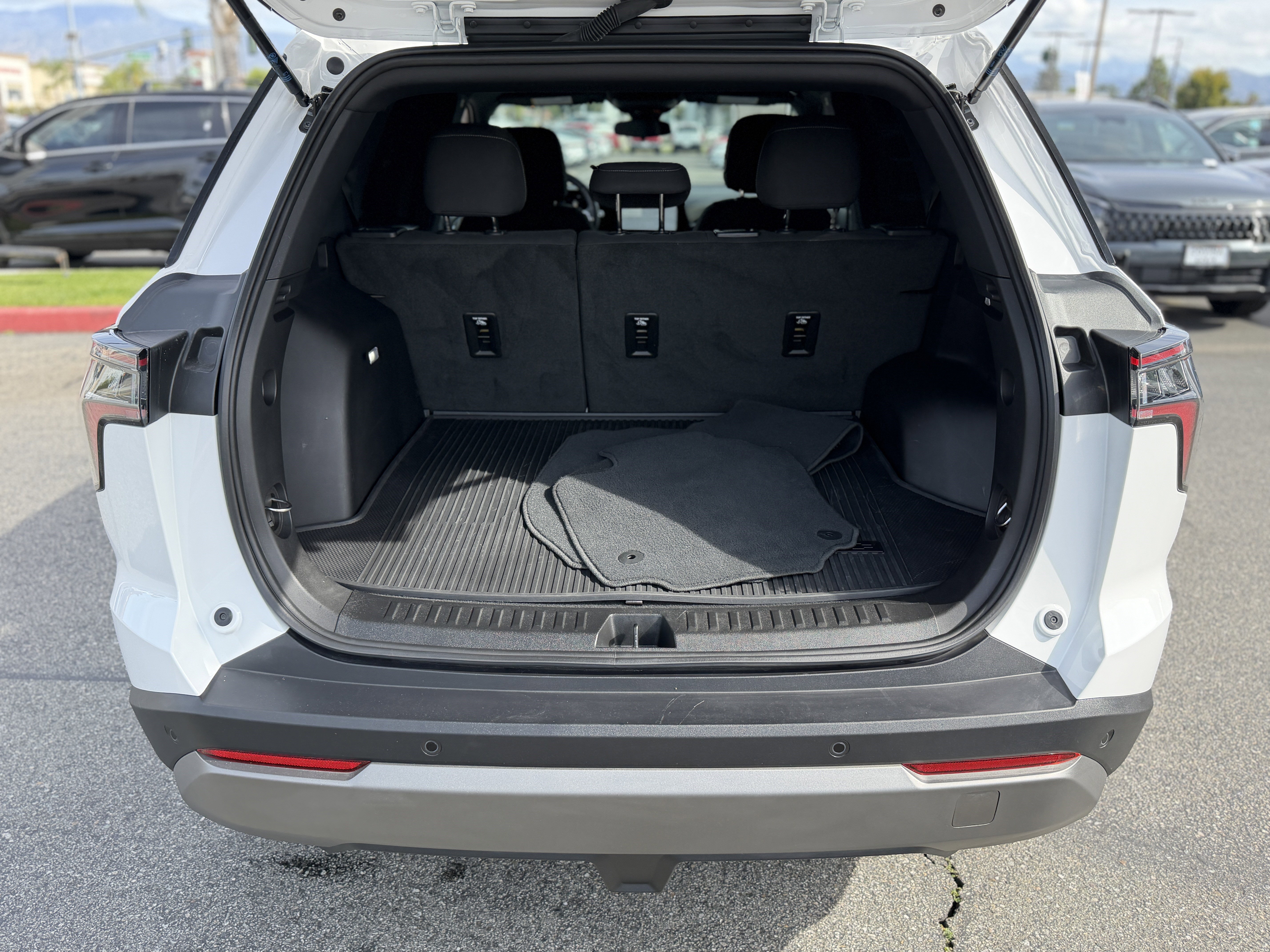 Used 2025 Chevrolet Equinox LT image 10