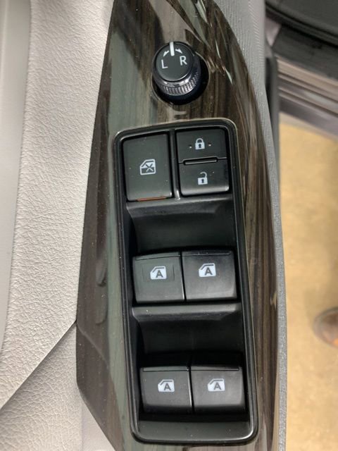 Used 2020 Toyota Sienna XLE Premium AWD/4WD image 18