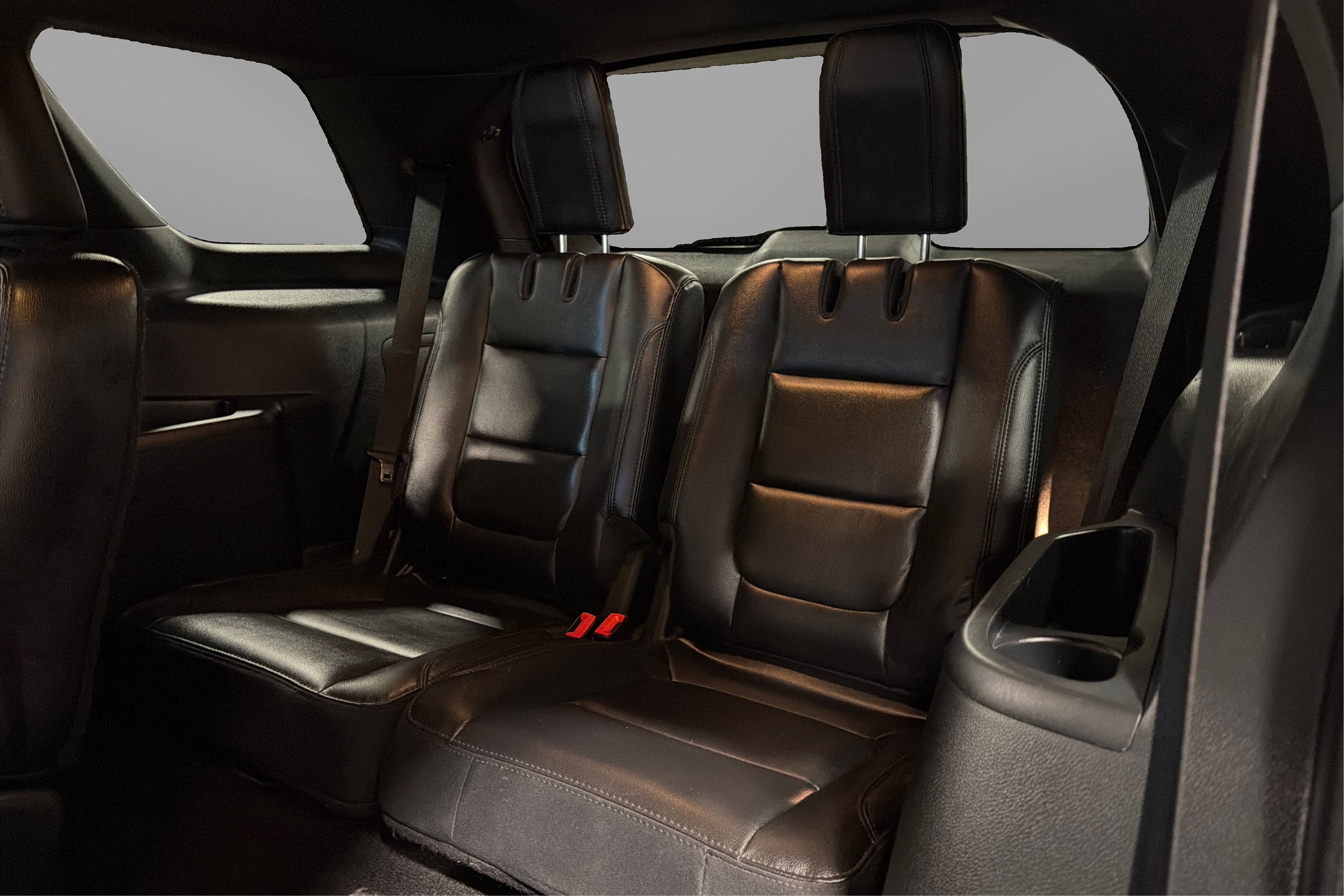 Used 2018 Ford Explorer XLT w/ Equipment Group 202A AWD/4WD image 43