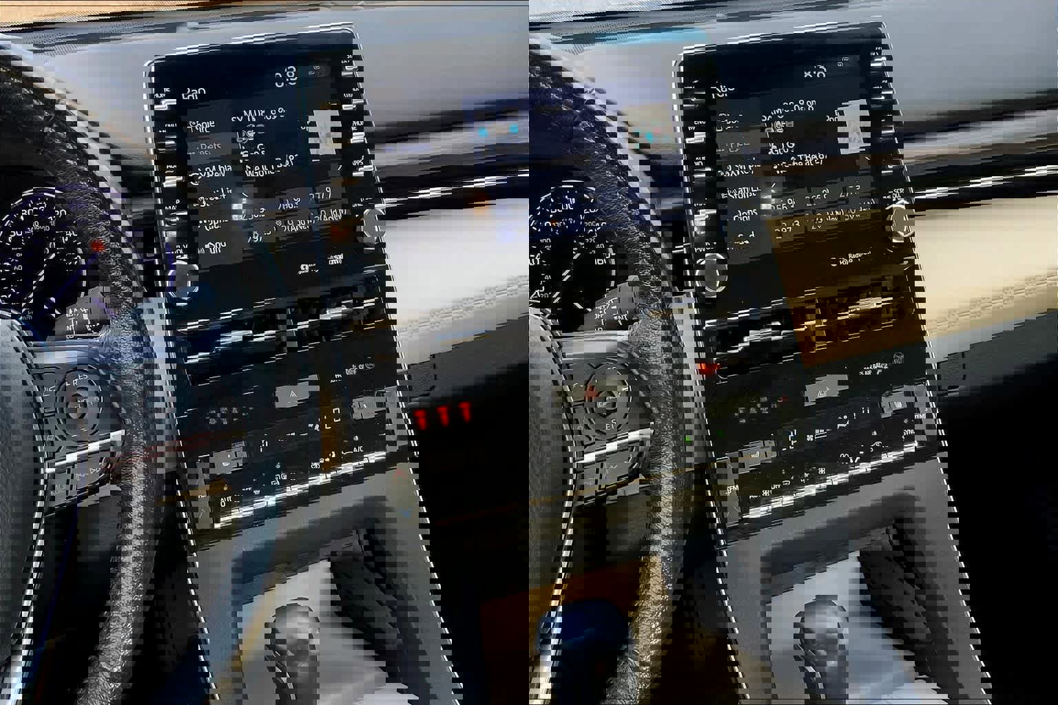 Used 2020 Toyota Avalon XLE image 6