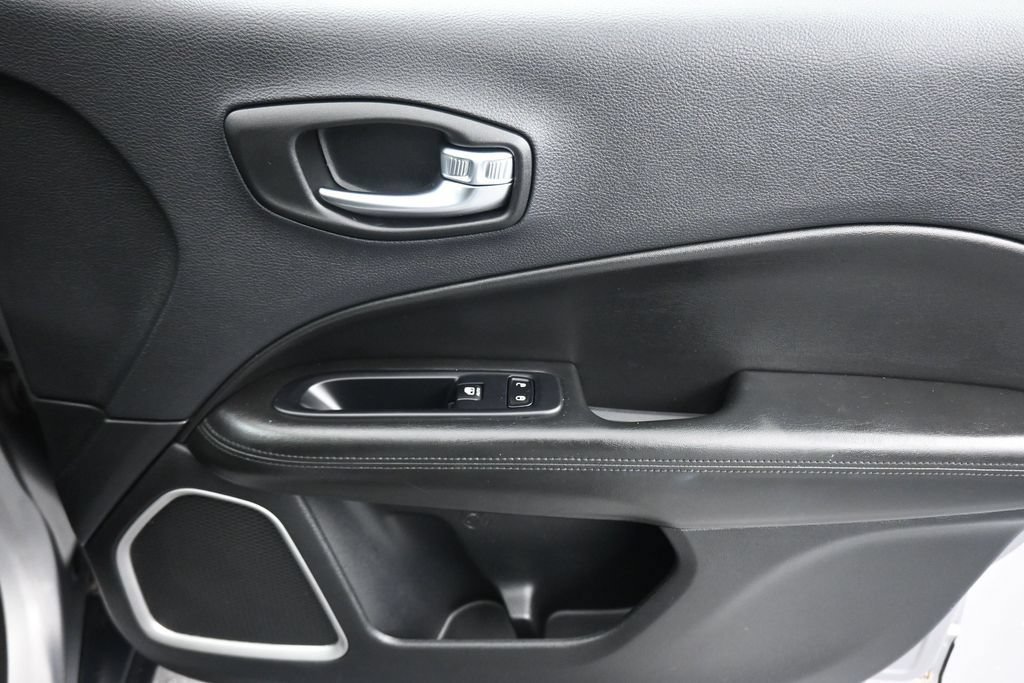 Used 2019 Jeep Compass Latitude AWD/4WD image 38