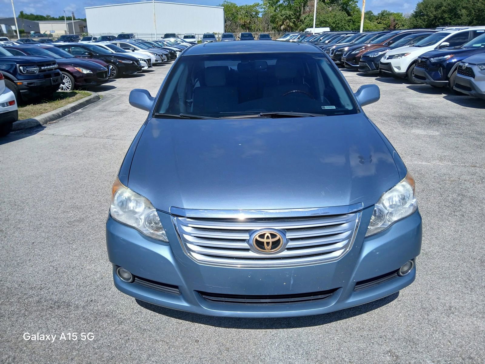 Used 2010 Toyota Avalon Limited FWD image 3