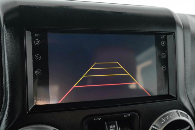 Used 2013 Jeep Wrangler Unlimited Rubicon image 21