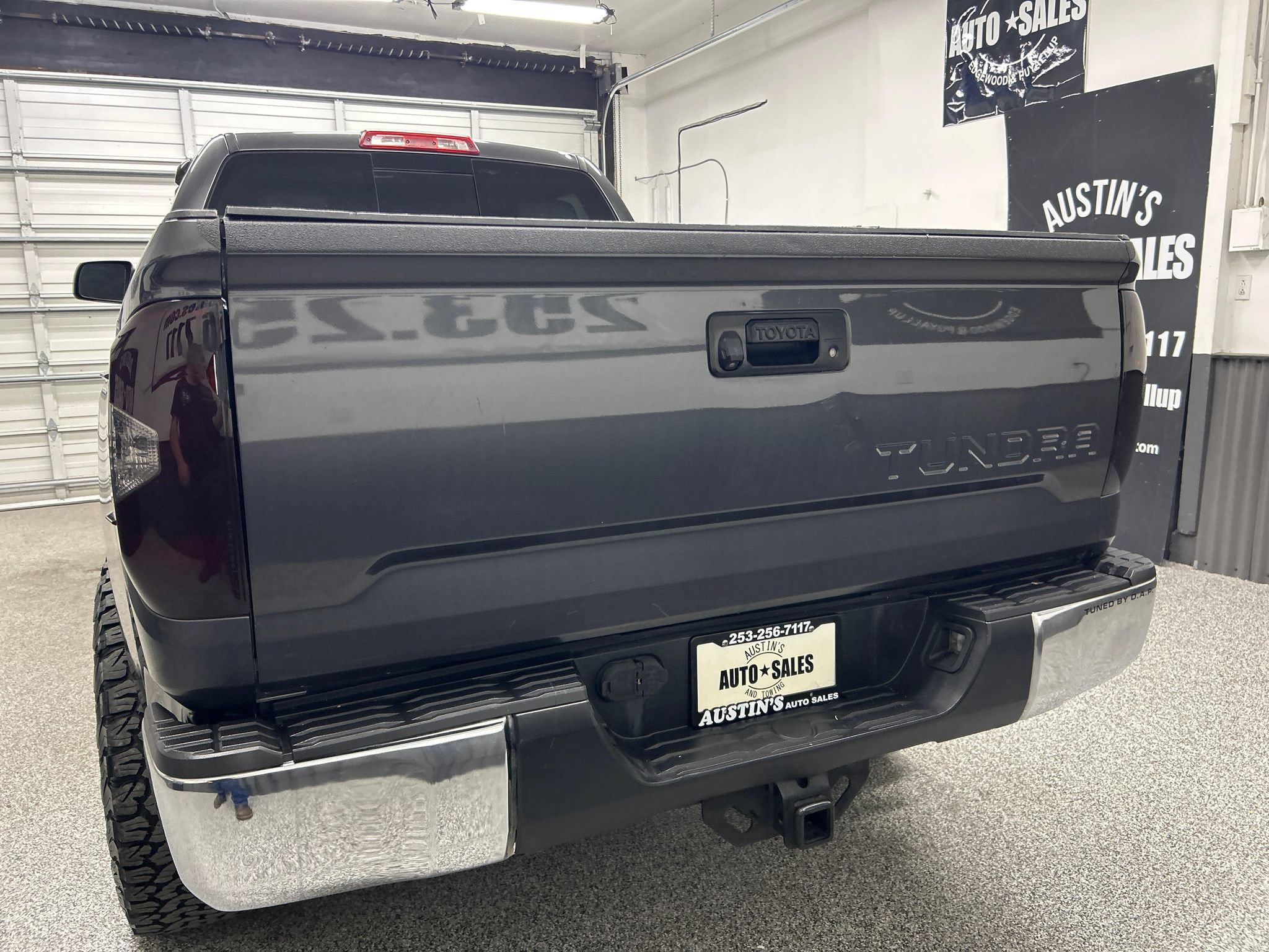 Used 2014 Toyota Tundra SR5 AWD/4WD image 5