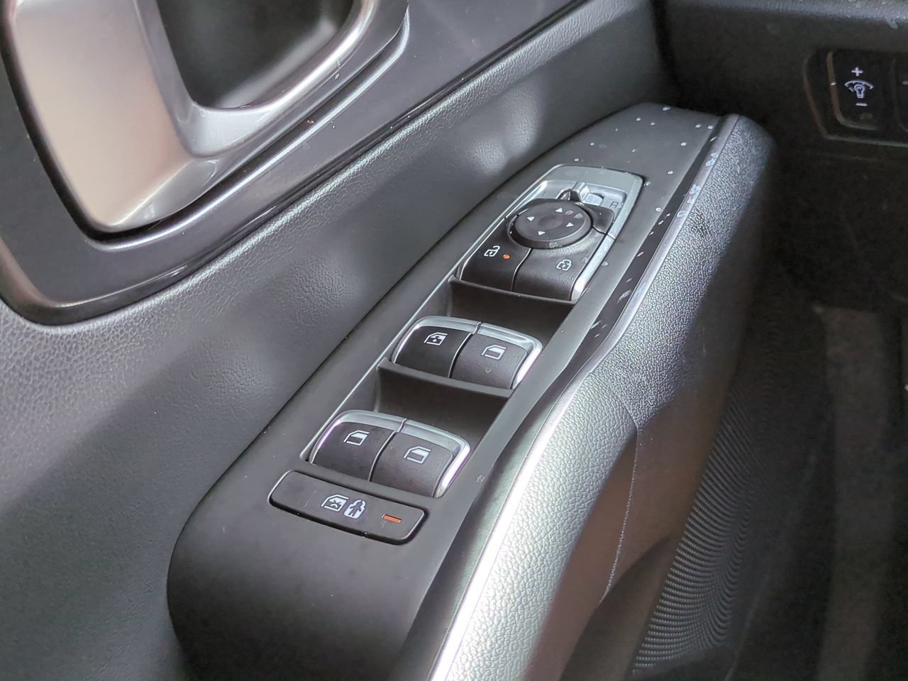 Certified 2024 Kia Sorento LX FWD image 22