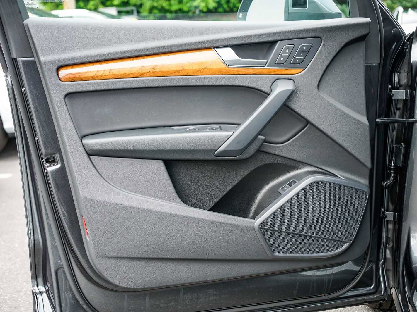 Used 2023 Audi Q5 2.0T Premium w/ Convenience Package image 18