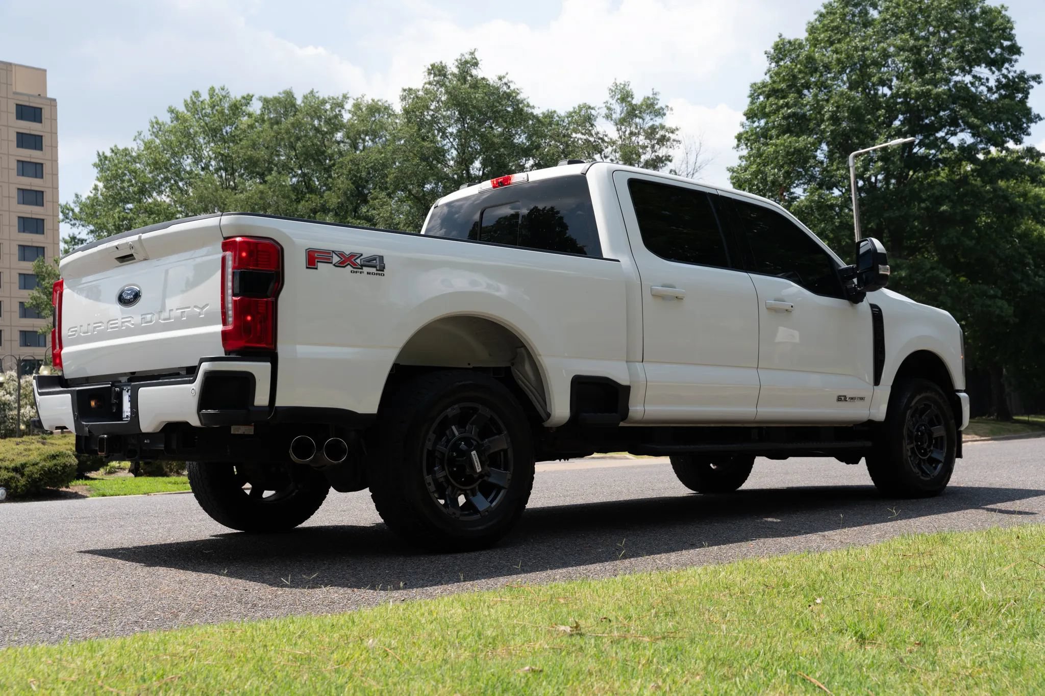 Used 2023 Ford F250 Lariat w/ Lariat Ultimate Package AWD/4WD image 5