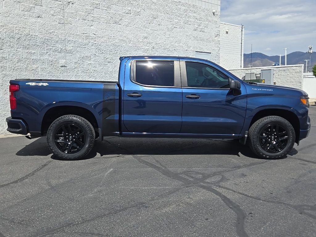 Used 2023 Chevrolet Silverado 1500 Custom image 2