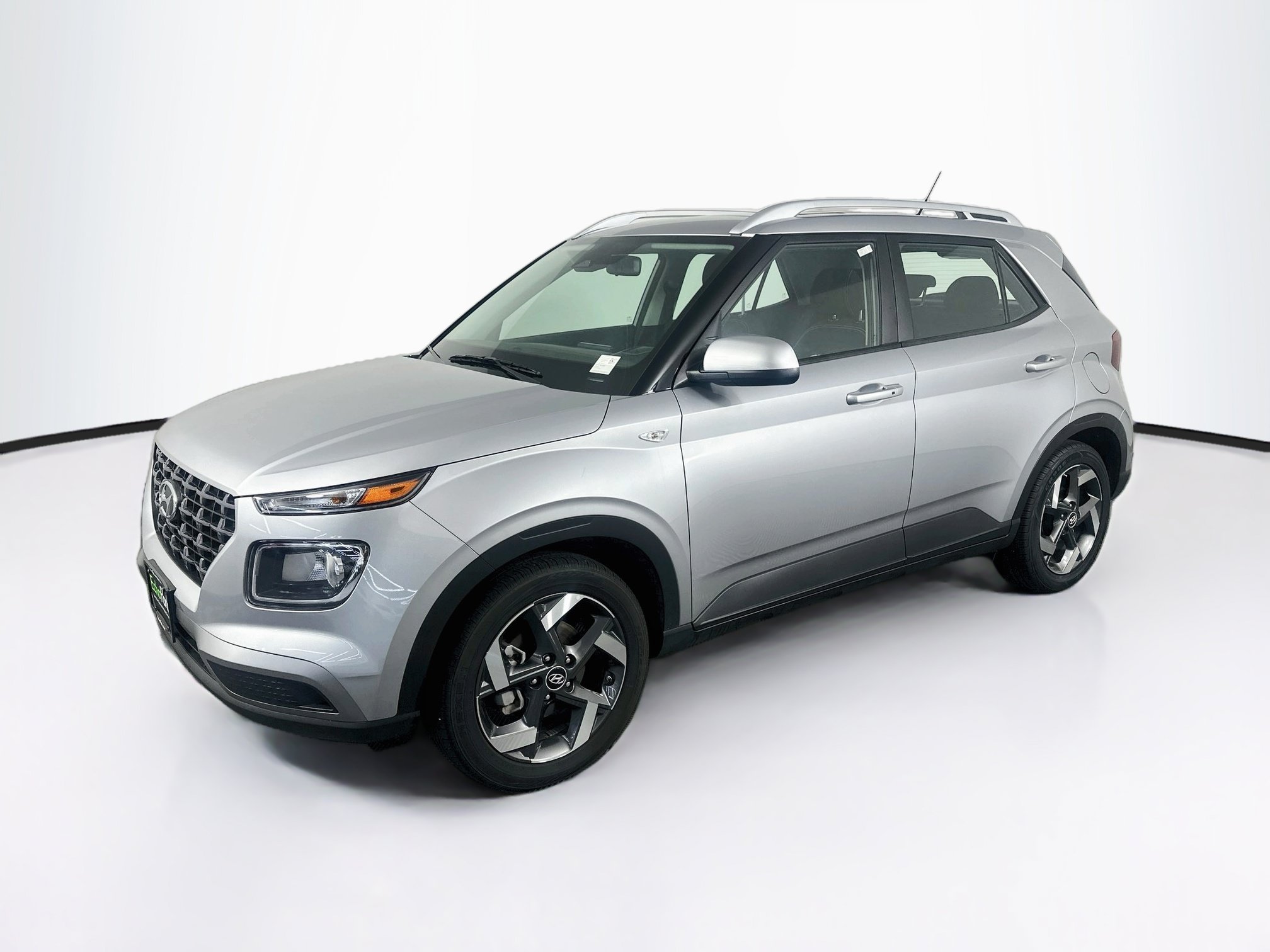 Used 2025 Hyundai Venue SEL FWD image 3