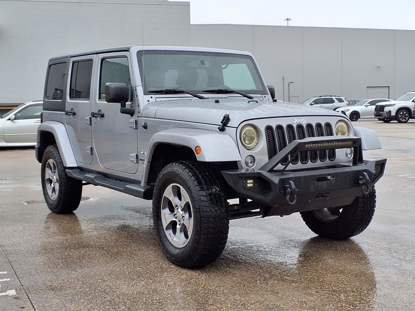 Used 2016 Jeep Wrangler Unlimited Sahara w/ Connectivity Group AWD/4WD image 2