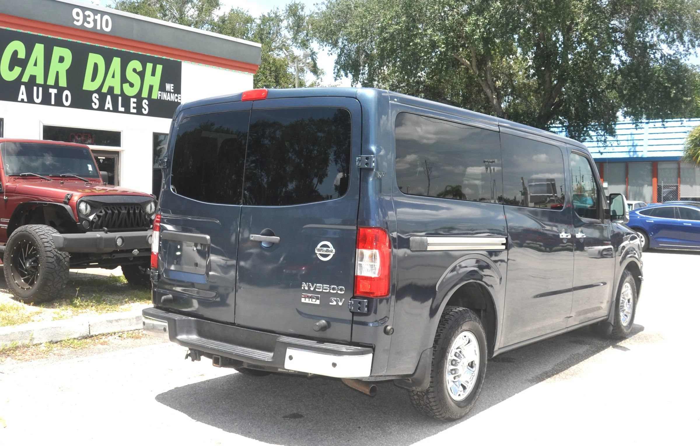 Used 2013 Nissan NV 3500 SV w/ Technology Pkg RWD image 22