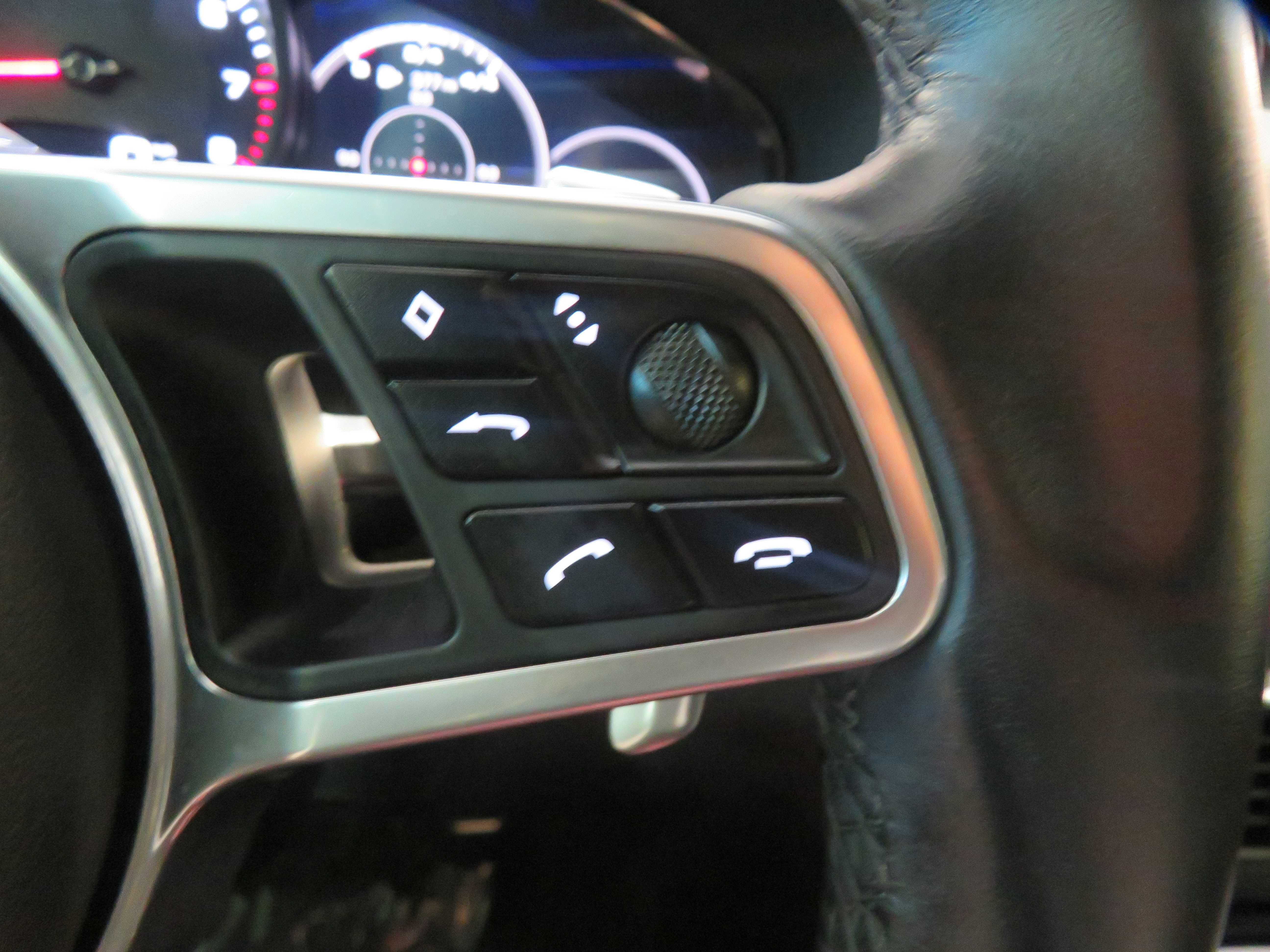 Used 2020 Porsche Cayenne S image 32