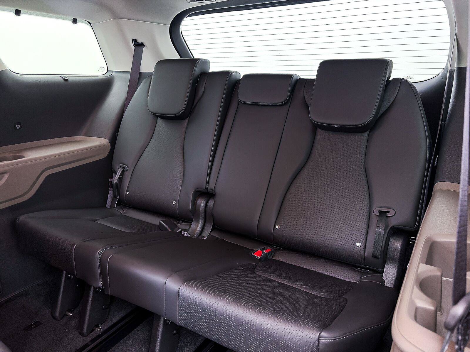 Used 2026 Kia Carnival EX FWD image 41
