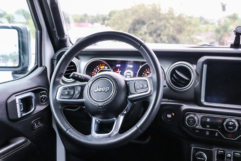 Used 2023 Jeep Wrangler Unlimited Sahara AWD/4WD image 17