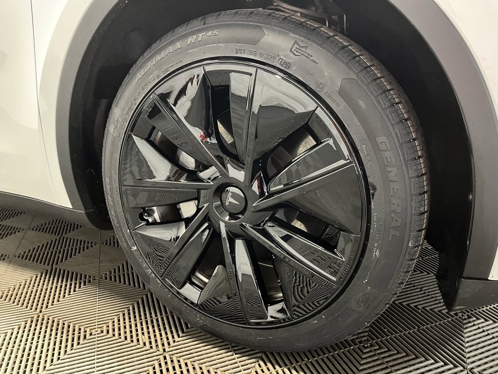 Used 2023 Tesla Model Y Long Range image 3