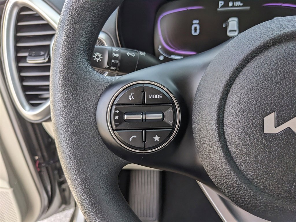 Certified 2025 Kia Soul LX image 29