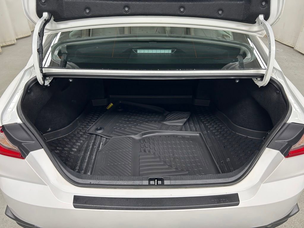 Used 2025 Toyota Camry SE w/ Convenience Package FWD image 10