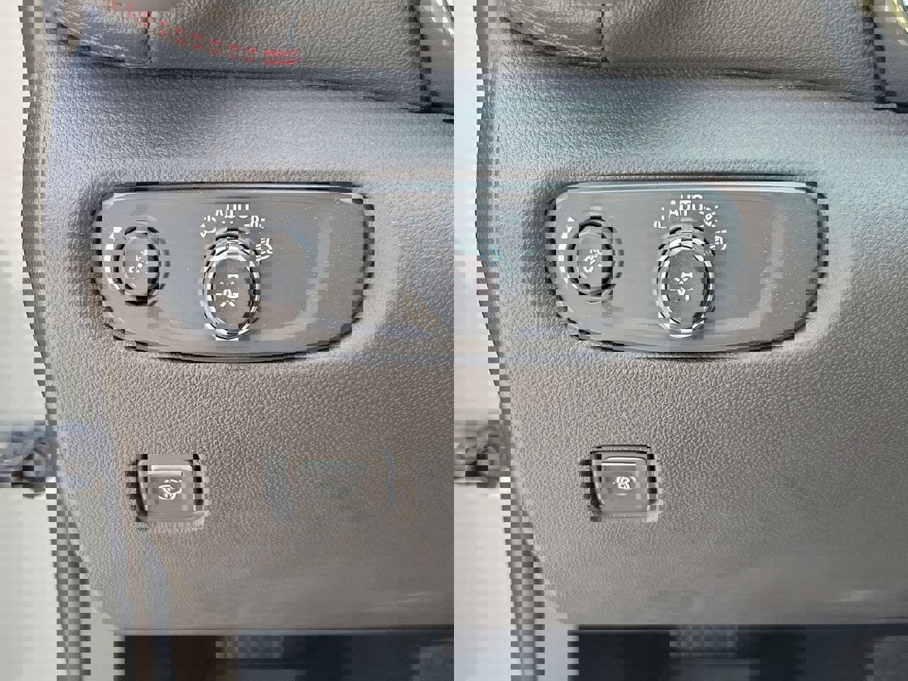 Used 2023 Chevrolet Blazer RS w/ Enhanced Convenience Package image 32