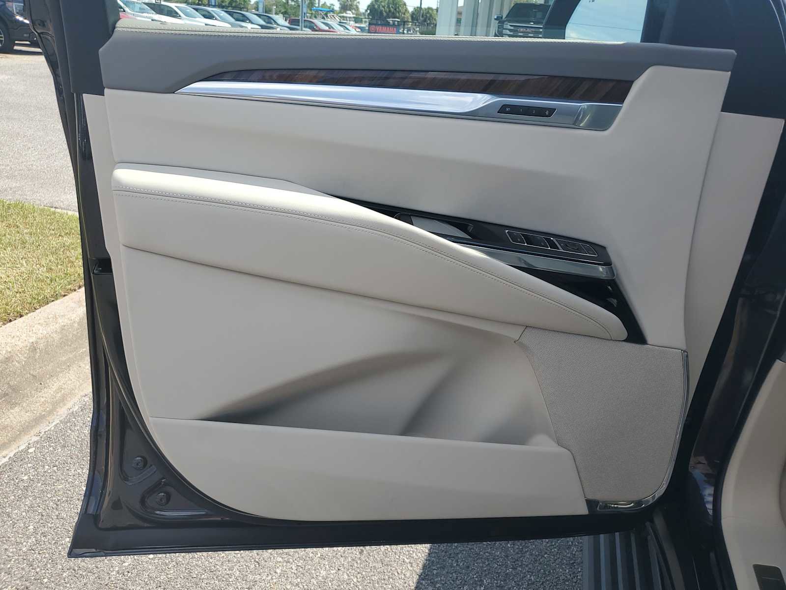 New 2025 Cadillac Escalade Sport Platinum w/ LPO, ONYX Package image 16