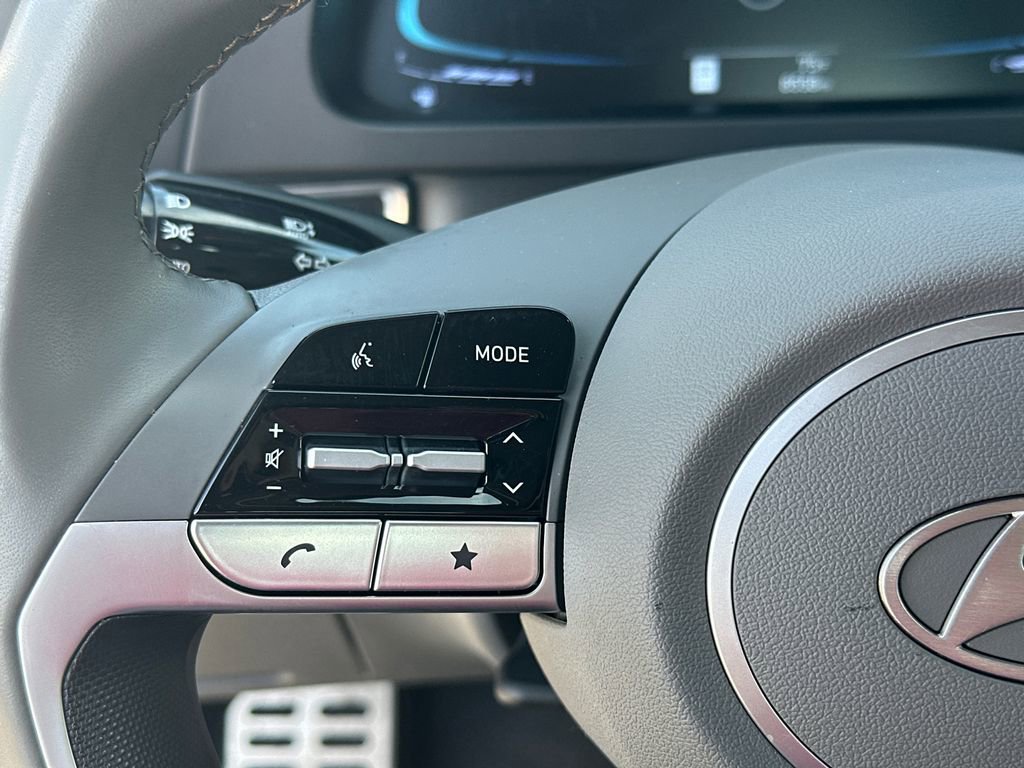 Certified 2025 Hyundai Elantra Sport image 24