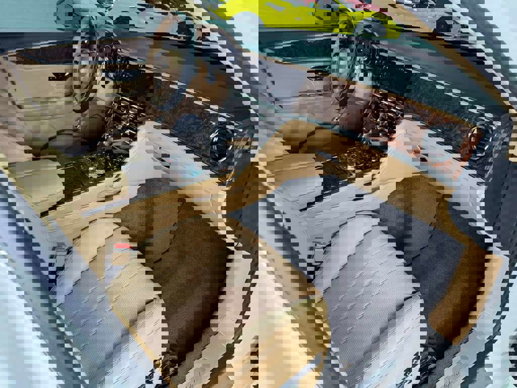 Used 2022 Bentley Flying Spur Plug-In Hybrid image 18