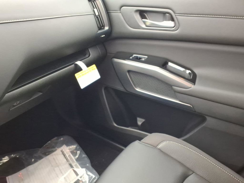 New 2026 Nissan Pathfinder SL image 23