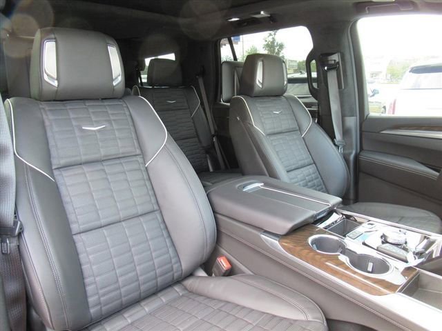 Certified 2026 Cadillac Escalade Platinum Sport w/ LPO, ONYX Package AWD/4WD image 10