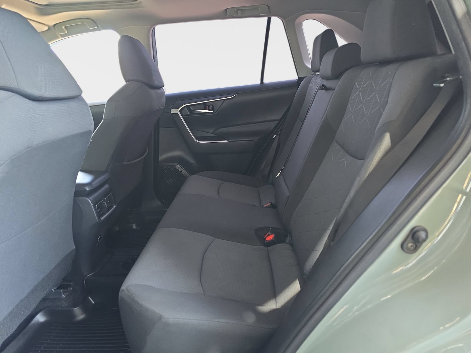 Used 2021 Toyota RAV4 XLE w/ Convenience Package AWD/4WD image 16