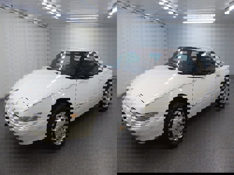 Used 1991 Buick Reatta Coupe image 3