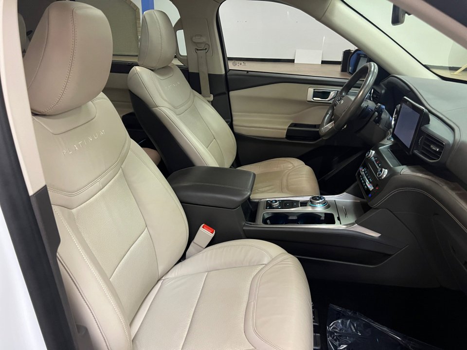 Used 2020 Ford Explorer Platinum image 32