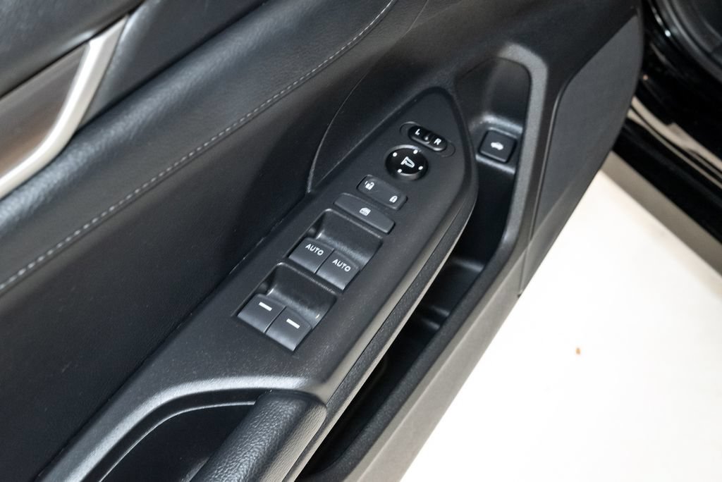 Used 2019 Honda Civic Touring image 10