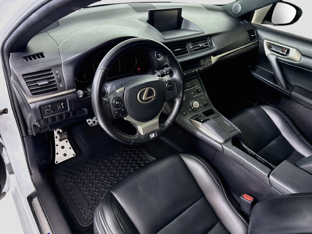 Used 2017 Lexus CT 200h w/ Navigation System Package FWD image 9