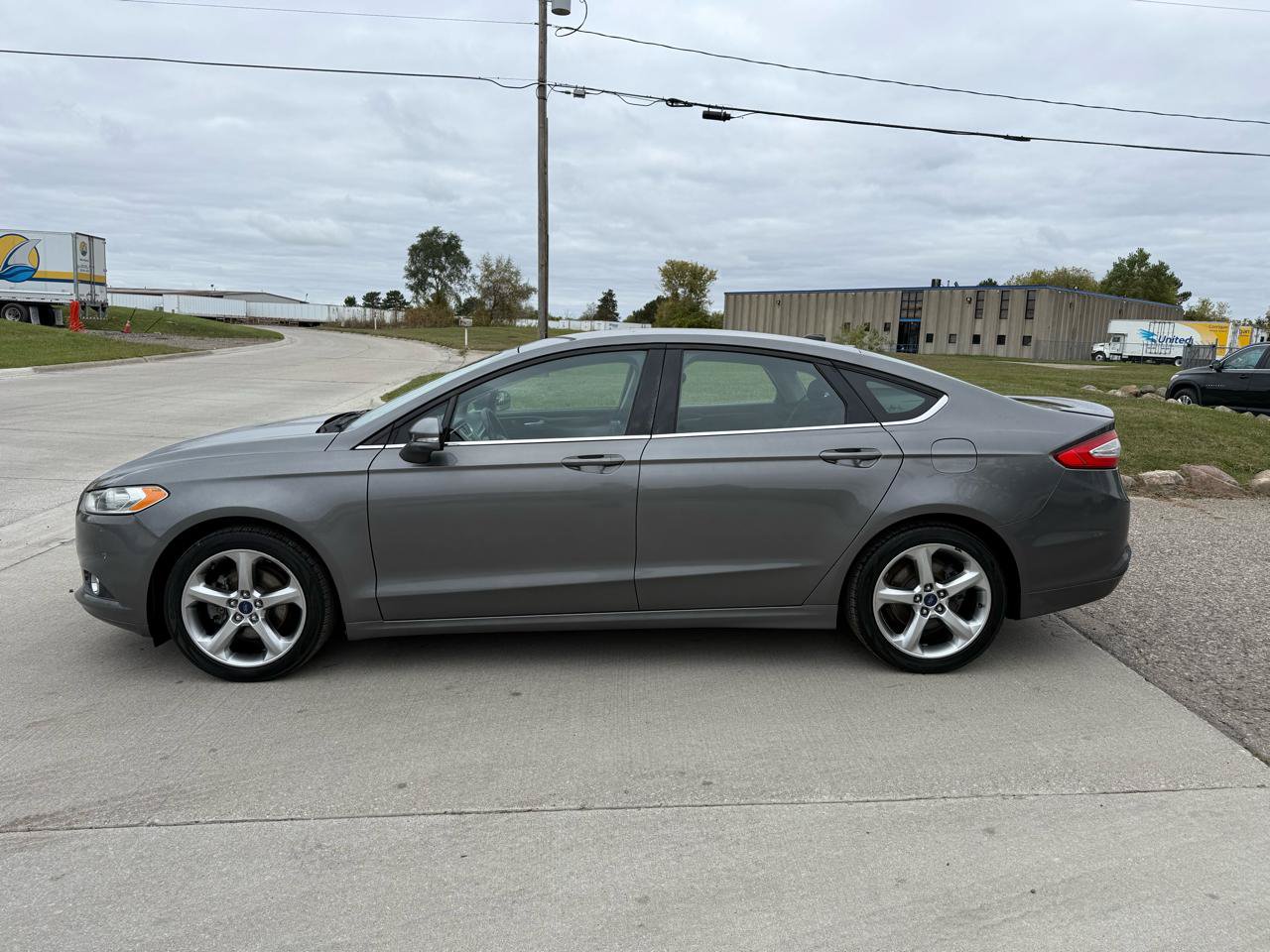 Used 2014 Ford Fusion SE w/ Equipment Group 201A FWD image 10