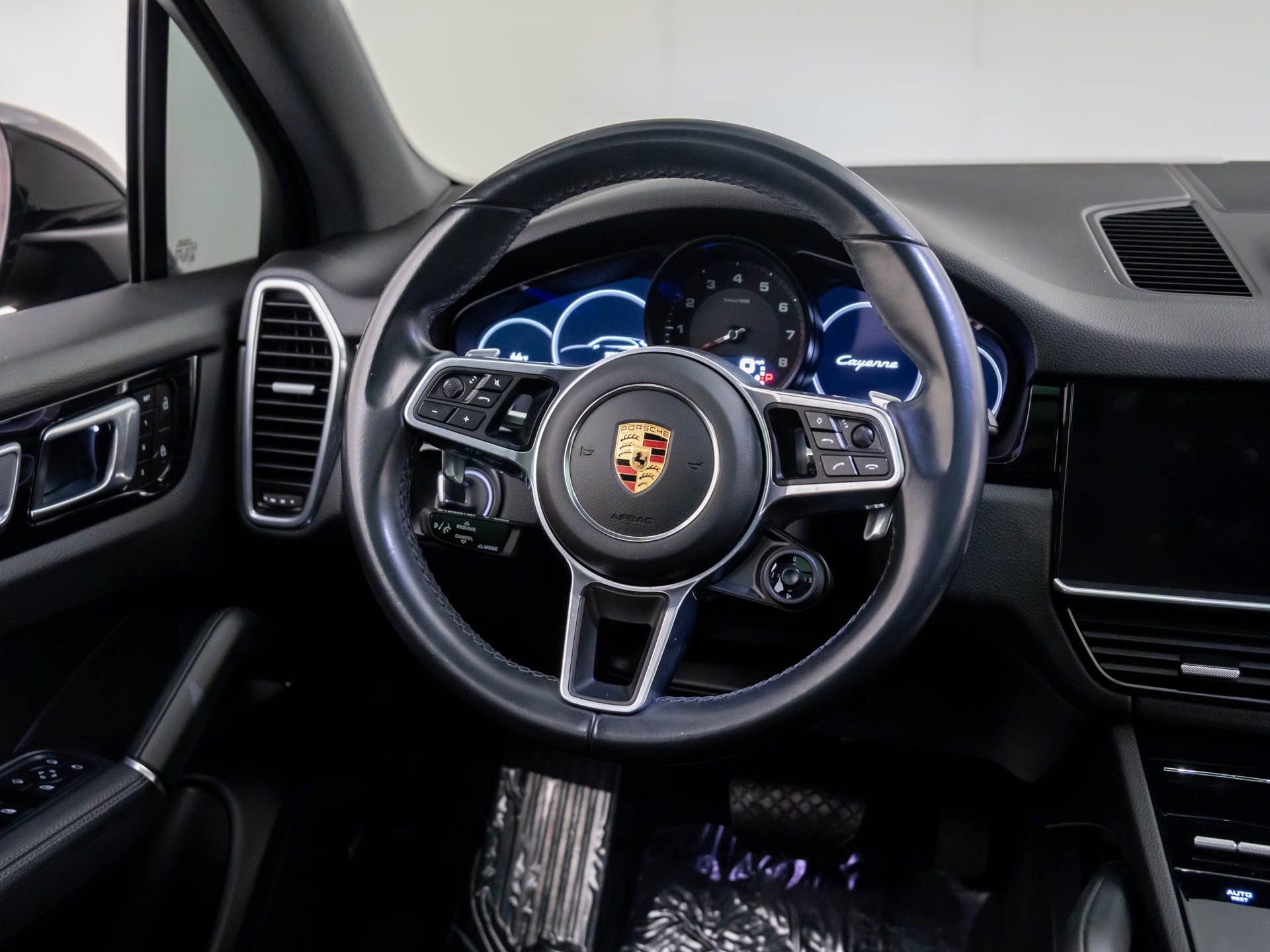 Certified 2023 Porsche Cayenne Platinum Edition image 12
