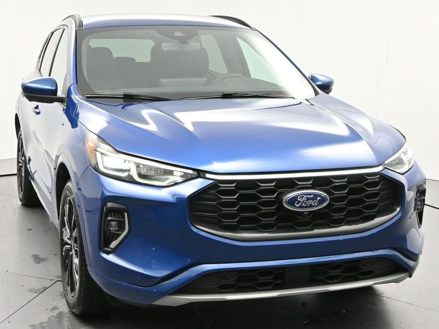 Used 2023 Ford Escape ST-Line Elite AWD/4WD image 2