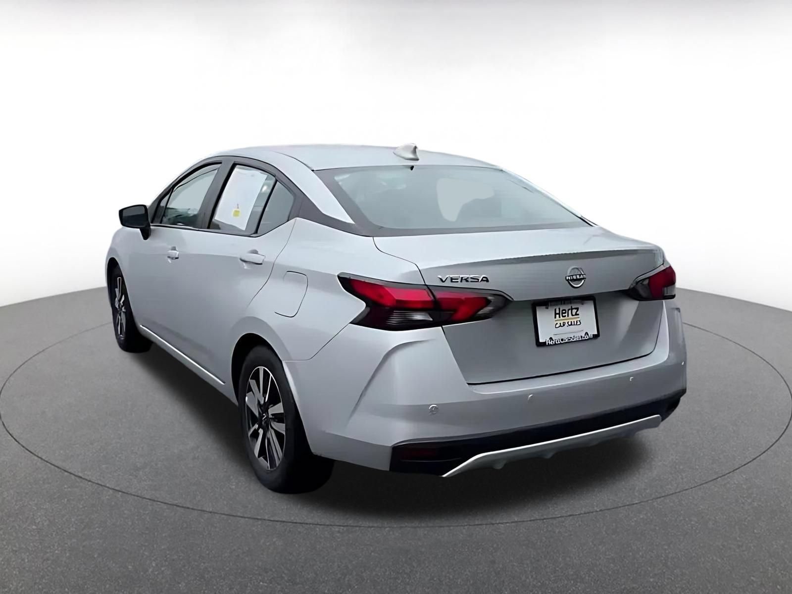 Used 2025 Nissan Versa SV FWD image 11