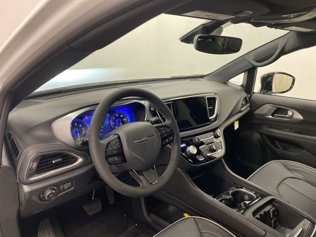 New 2026 Chrysler Pacifica Limited image 7