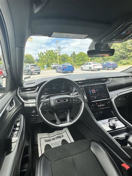 Used 2025 Jeep Grand Cherokee Altitude AWD/4WD image 10
