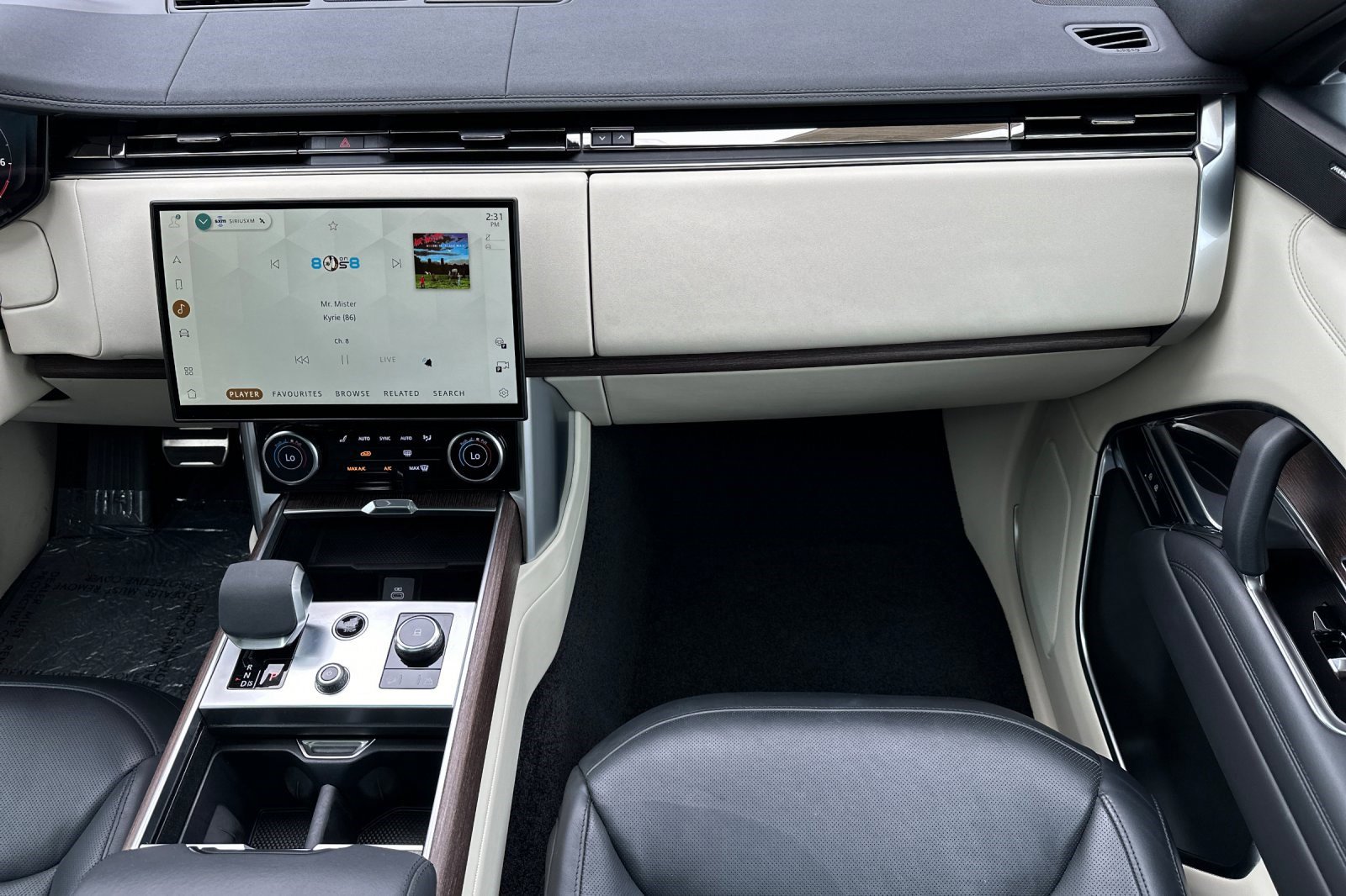 Used 2023 Land Rover Range Rover Long Wheelbase SE image 29