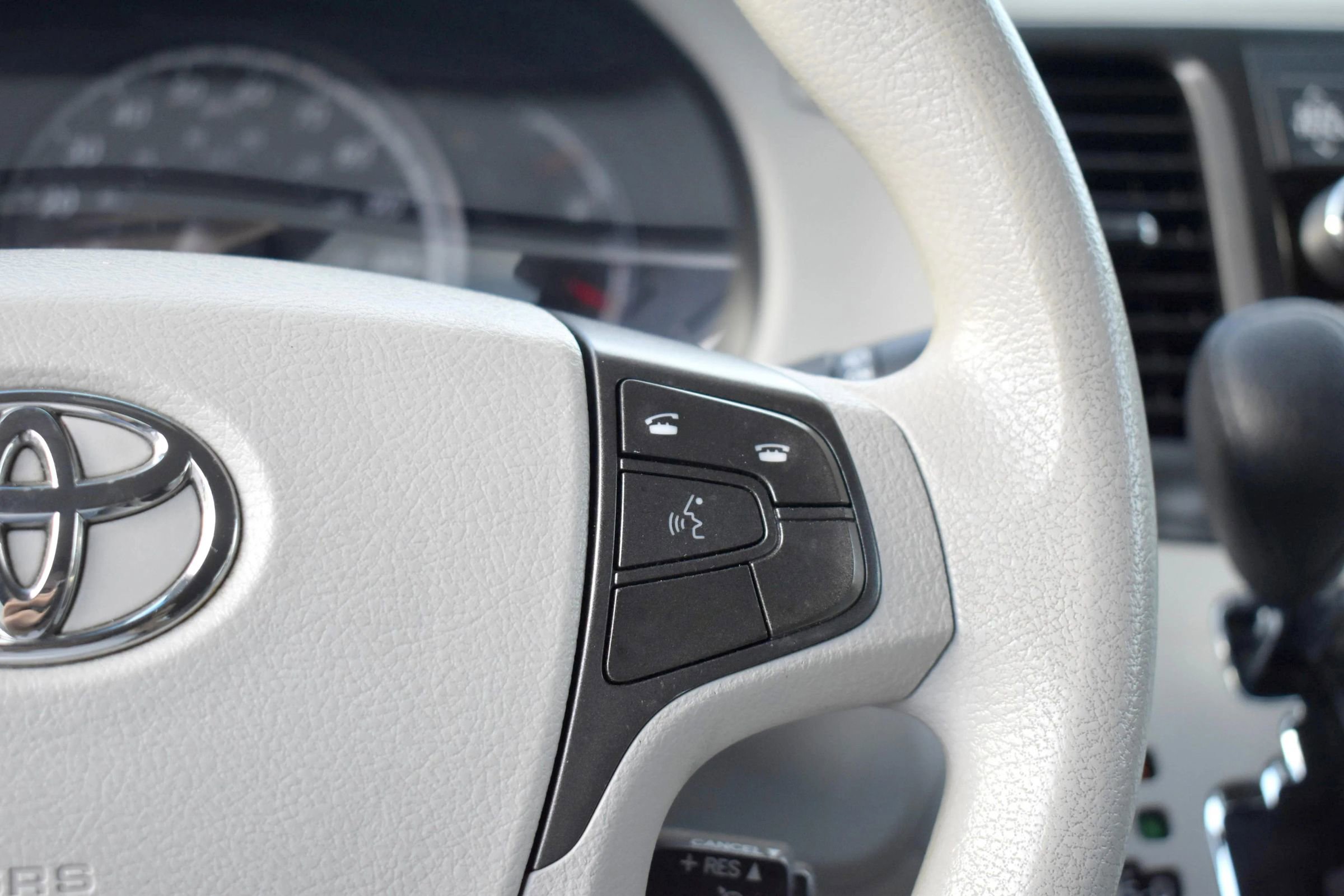 Used 2012 Toyota Sienna LE image 22