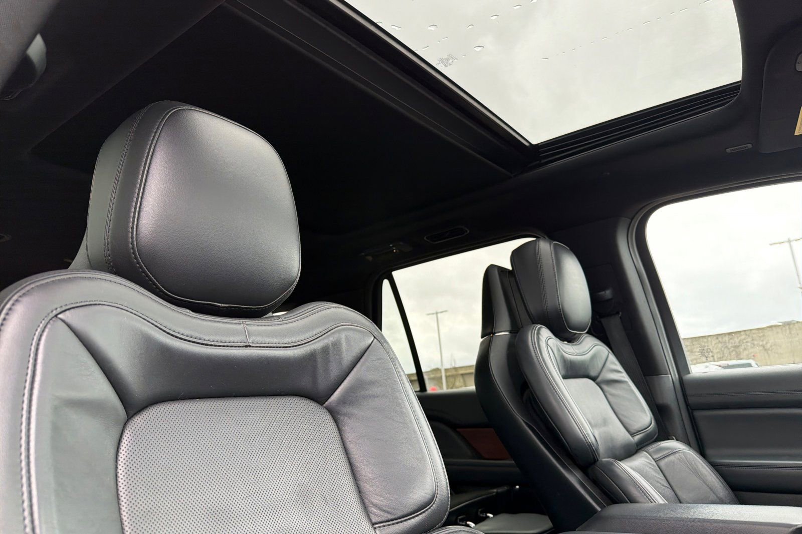 Used 2023 Lincoln Navigator L Reserve AWD/4WD image 18