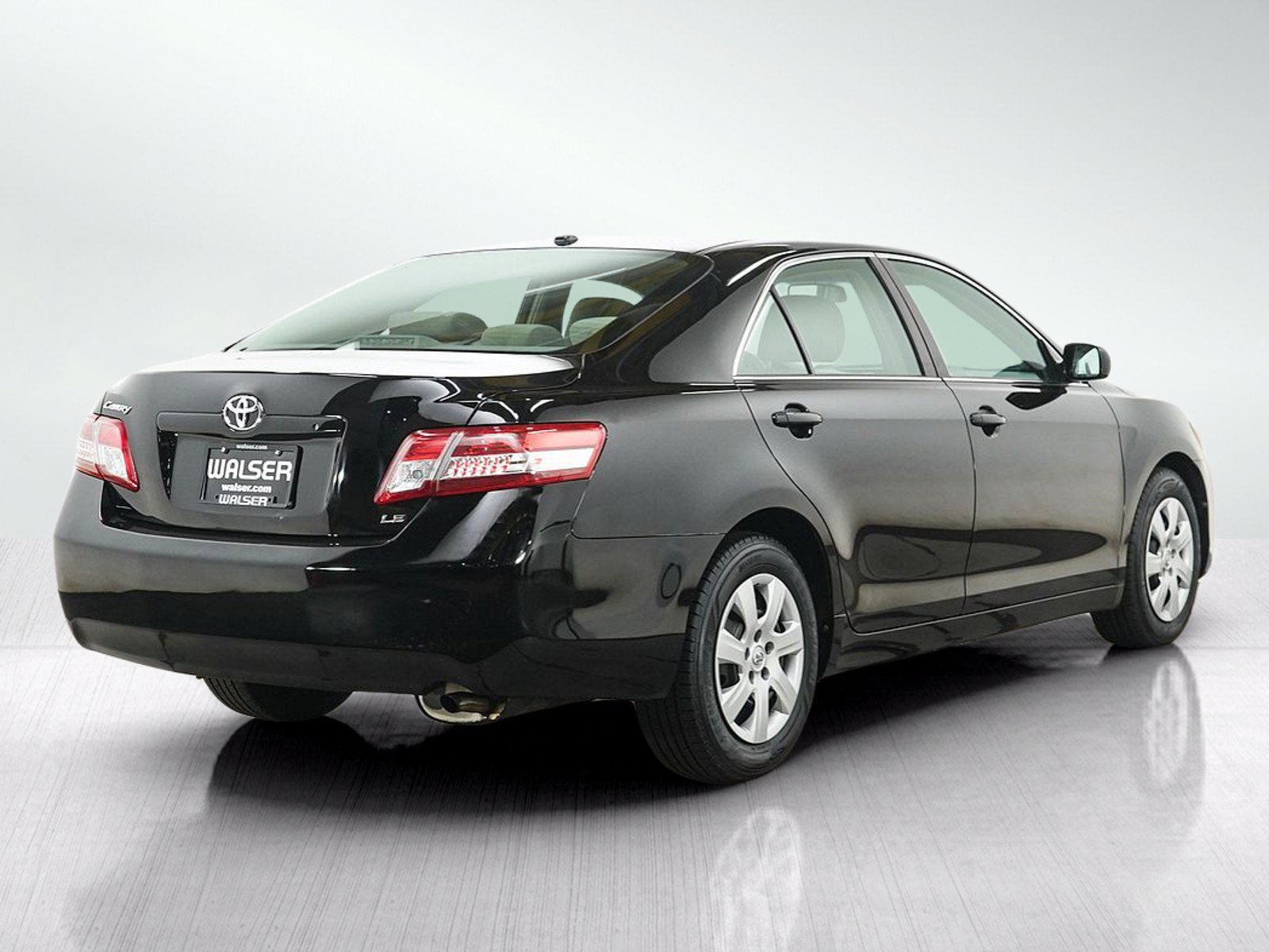 Used 2010 Toyota Camry LE FWD image 5