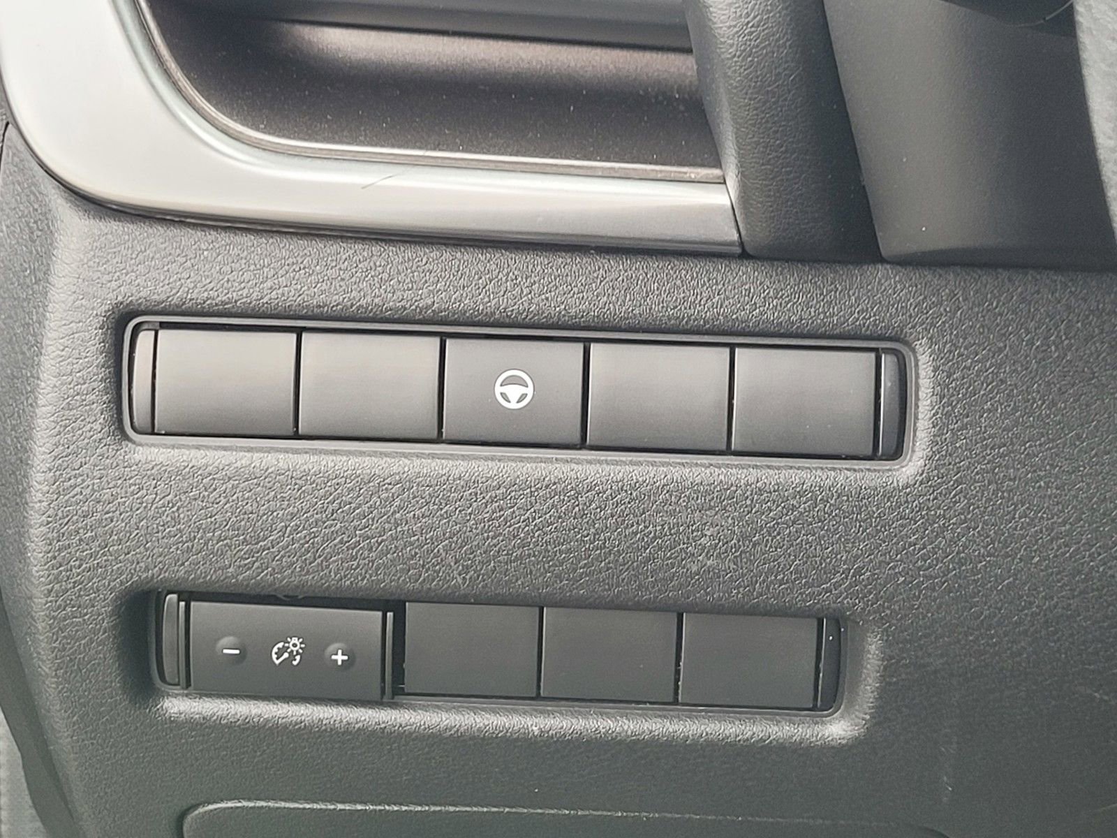 Used 2023 Nissan Rogue SV image 39