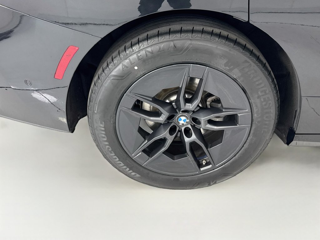Used 2026 BMW iX xDrive45 w/ Premium Package AWD/4WD image 31